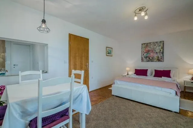 Apartment Apartmani Nada Krk Town